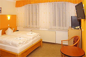 Doppelzimmer mit Doppelbett